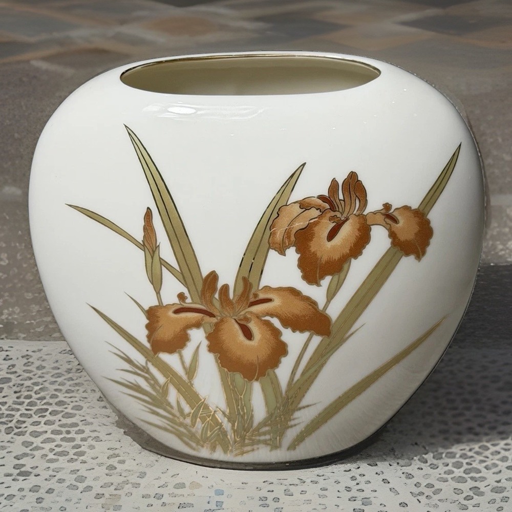 MCM 7" White Porcelain Vase With Orange Royal Iris In Gold Trim Fine China Japan